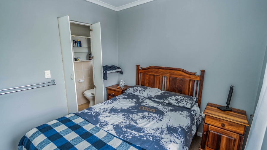 2 Bedroom Property for Sale in Uitzicht Western Cape